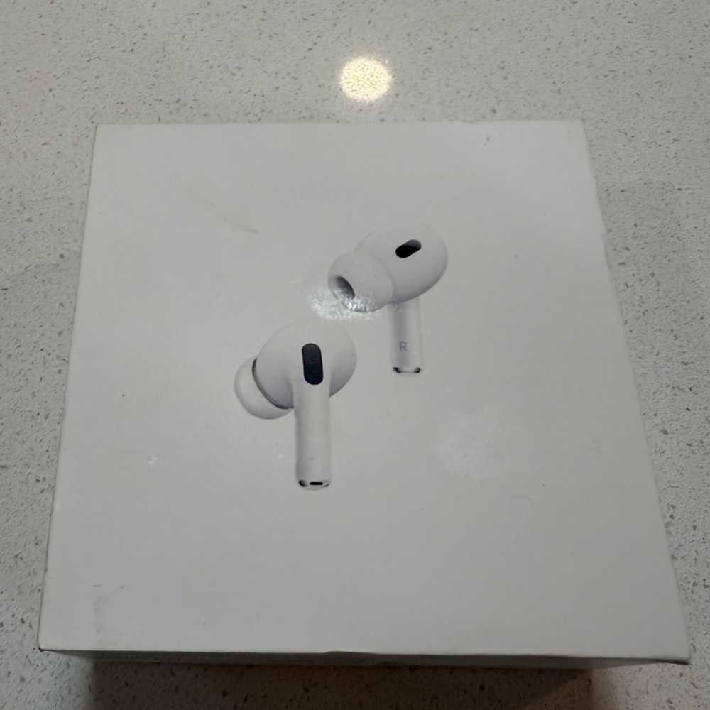 Apple White Earbud Headphones
